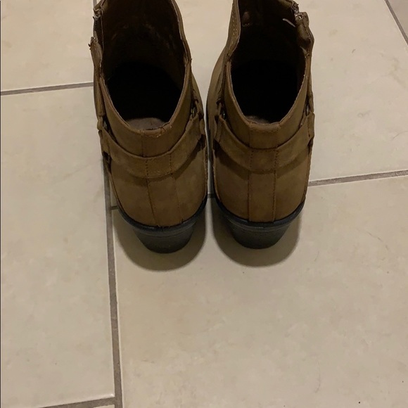 Boots - Picture 4 of 5